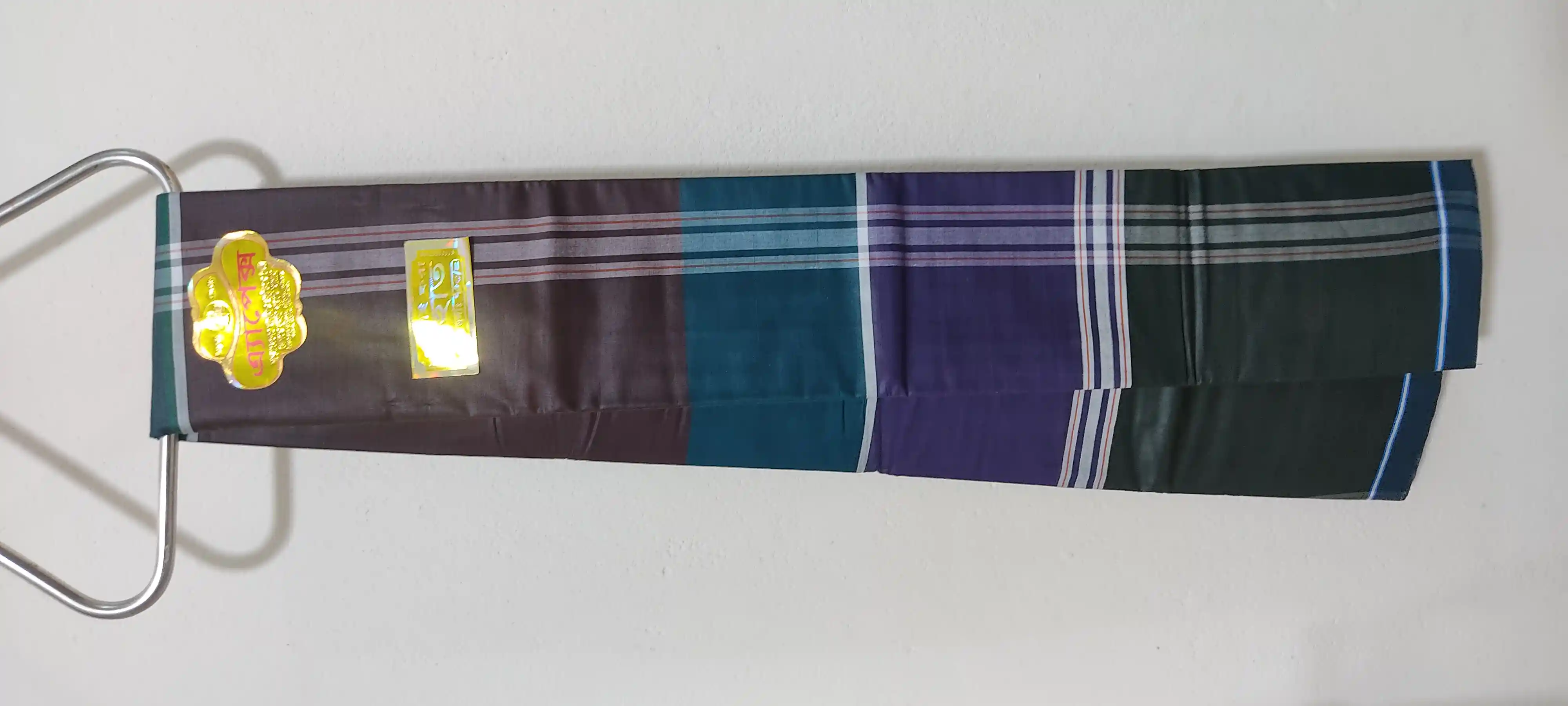 টিস্যু লুঙ্গি, ৬হাত রং পাকা সেলাই করা।