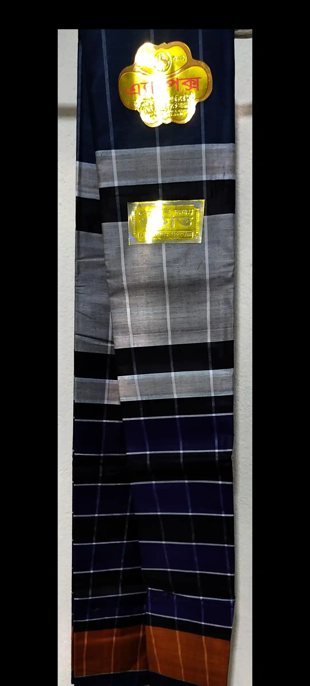 টিস্যু লুঙ্গি ৬হাত রং পাকা সেলাই করা।